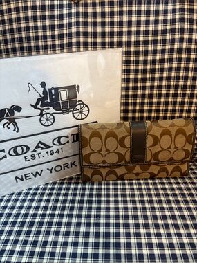 Coach legacy Signature Canvas Continental Wallet with Dark Trim